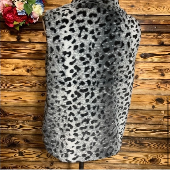 Betsey Johnson Faux Fur Ocelot Vest Trendy Cheetah Animal Print M - Picture 4 of 5